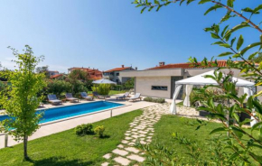 Beautiful Villa Viviana with pool in Fazana